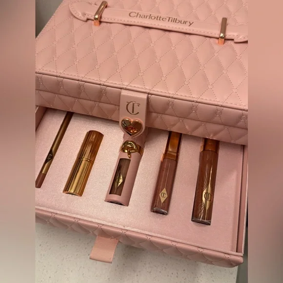 PILLOW TALK DREAMS COME TRUE
LIMITED EDITION MAKEUP KIT - Picture 3 of 9